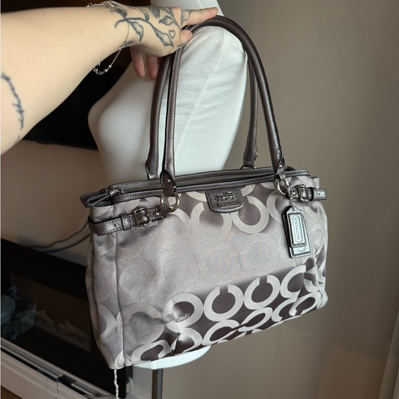 Coach Silver and Gray Signature Shoulder Bag - Picture 3 of 11